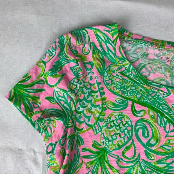 Lilly Pulitzer size XS extra small pink pineapple fish Vibrant Pink Green Tee - Picture 4 of 10